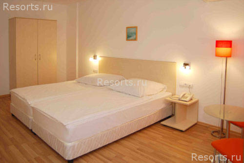 Romance Hotel 13